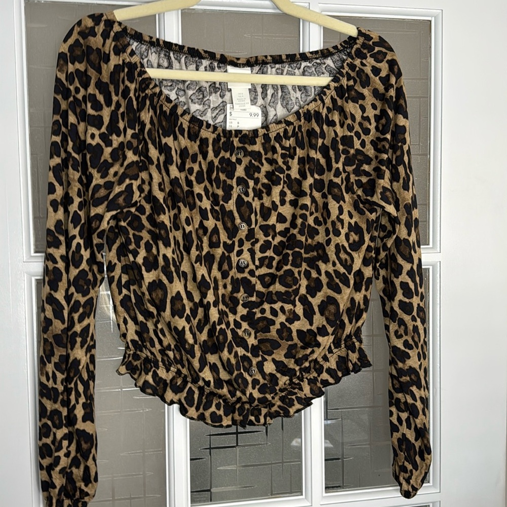 H&M leopard top. NWT. Size S.